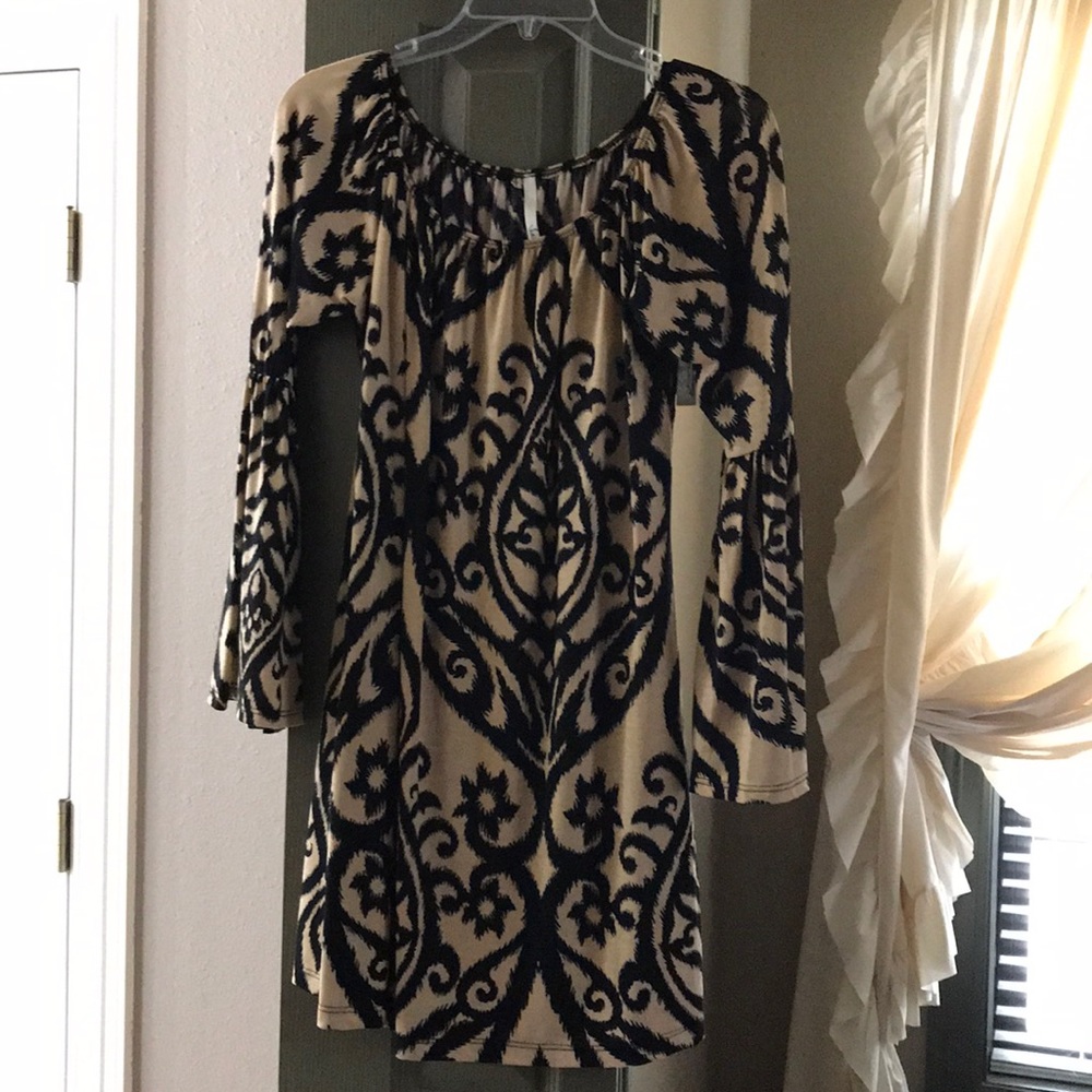 Very flattering, pretty dress